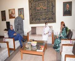 আনন্দ লাইভ: রাজ্যপালের সঙ্গে সংঘাতের আবহে নবান্ন থেকে হঠাৎ রাজভবনে মুখ্যমন্ত্রী, প্রায় ১ ঘণ্টা বৈঠক, তুঙ্গে জল্পনা