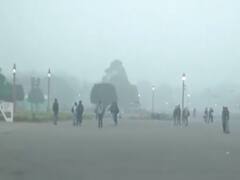 घने कोहरे के साथ Delhi में बढ़ी ठंड