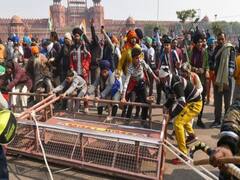 Tractor Parade में तांडव, लाल किले पर बेकाबू भीड़ का हुड़दंग | Sansani