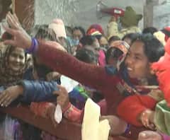 Makar Sankranti के अवसर पर, गोरखनाथ मंदिर में श्रद्धालुओं की उमड़ी भीड़