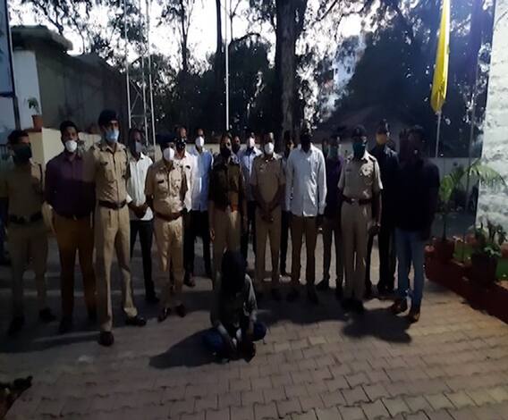 सोलापूरमध्ये चॉकलेटचं आमिष दाखवत तीन मुलींना पळवलं, एका मुलीवर लैंगिक अत्याचार झाल्याचं उघड