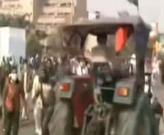 Tractor Rally के दौरान मीडिया से बदसलूकी, किसानों ने छीनकर कैमरा तोड़ा | ABP Ganga