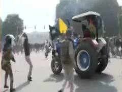 Tractor Rally Violence : Sikh For Justice संगठन के खिलाफ झंडा फहराने को लेकर Delhi में केस दर्ज