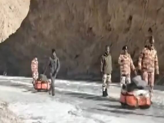 Weather : Delhi में कल के मुकाबले आज ज्यादा सर्दी, पहाड़ों पर जारी है बर्फबारी 