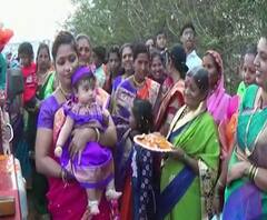 मुलीच्या जन्मानंतर हत्तीवरून मिरवणूक काढत स्वागत! मुला-मुलींमध्ये भेदभाव न करण्याचा कुटुंबाचा संदेश