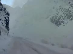 Jammu and Kashmir : पहाड़ों पर बर्फबारी का Third Degree Torcher... Ladakh में जीवन अस्त-व्यस्त