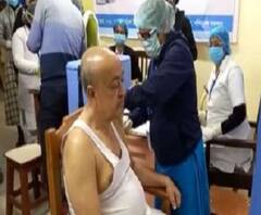 Corona Vaccination in Bengal: তৃণমূলের নেতা-বিধায়কদের টিকাগ্রহণ নিয়ে বিতর্ক, ভ্যাকসিন-তরজা