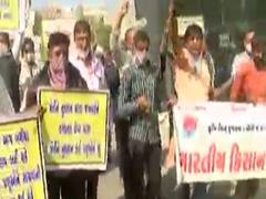 રાજકોટઃ નિલગાય અને ભૂંડના ત્રાસથી ખેડૂતો પરેશાન, કલેક્ટર કચેરીએ કર્યું વિરોધ પ્રદર્શન