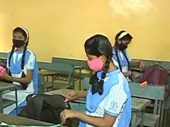 Pune में 8 महीने बाद खुले स्कूल, इस अंदाज में बच्चों का हुआ स्वागत | Ground Report