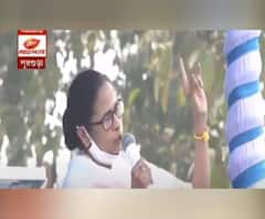 Mamata Banerjee at Pursurah: মমতার সভায় নেট-বিভ্রাট! মঞ্চ থেকেই ফোন করে সংস্থাকে তিরস্কার তৃণমূল নেত্রীর