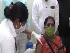 વલસાડમાં આશાવર્કર લીલાબેનને પ્રથમ કોરોનાની વેક્સિન અપાઇ હતી, જુઓ વીડિયો