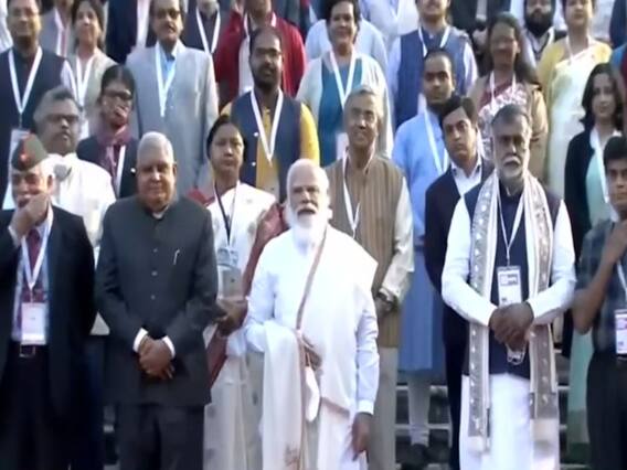 Parakram Divas में शामिल हुए PM Modi और CM Mamata,सिंगर पापोन और ऊषा उत्थुप ने दी प्रस्तुति