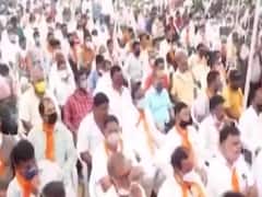 ભરૂચના ઝઘડીયા APMCમાં યોજાયેલા ભાજપના કાર્યક્રમમાં નિયમો મુકાયા નેવે, જુઓ વીડિયો