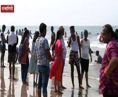 Ratnagiri News : सलग सुट्ट्यांमुळं पर्यटनस्थळांवर गर्दी, गणपतीपुळेच्या समुद्रकिनाऱ्याला पसंती