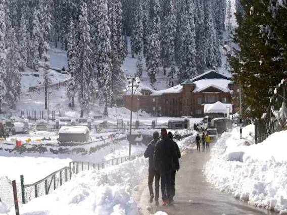 Weather : पहाड़ों पर बर्फबारी, मैदान में कोहरा, दिल्ली में जारी ठंड का सितम