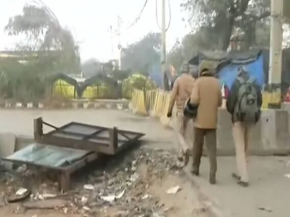 Farmers Protest : Singhu Border से टेंट और लंगर हटाए गए | Ground Report 