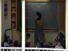 Delhi: BJP-AAP की लड़ाई में फंसे शिक्षक, 5 महीने से नहीं मिली सैलरी | Ghanti Bajao