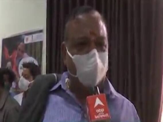 મહેસાણામાં ડૉક્ટર અરવિંદ નાયકે કોરોનાની રસી લઇ કરાવ્યો રસીકરણનો પ્રારંભ