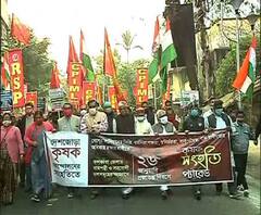 হাজরায় বাম-কংগ্রেস মিছিল, রাজভবনে চা চক্রে মুখ্য়মন্ত্রী Mamata Banerjee
