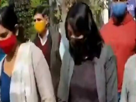 दिशा रवि की गिरफ्तारी पर दिल्ली महिला आयोग ने दिल्ली पुलिस को नोटिस भेजा