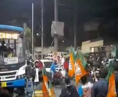 তৃণমূল-বিজেপি সংঘর্ষে উত্তপ্ত রবিবাসরীয় বিধাননগর, প্রতিবাদে পথ অবরোধ বিজেপির