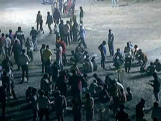 Bhavnagar: મુખ્યમંત્રીની ચૂંટણી રેલી દરમિયાન કાર્યકર્તાઓ માટે ભોજન સમારંભ યોજાયો