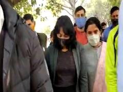 क्या Disha Ravi के मामले में दिल्ली पुलिस ने जल्दबाजी दिखाई? | भारत की बात