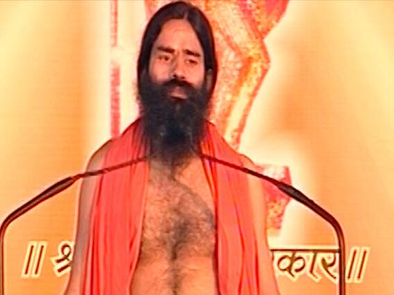 Baba Ramdev Yog Yatra : नाखूनों को आपस में रगड़ने से क्या फायदा होता है?