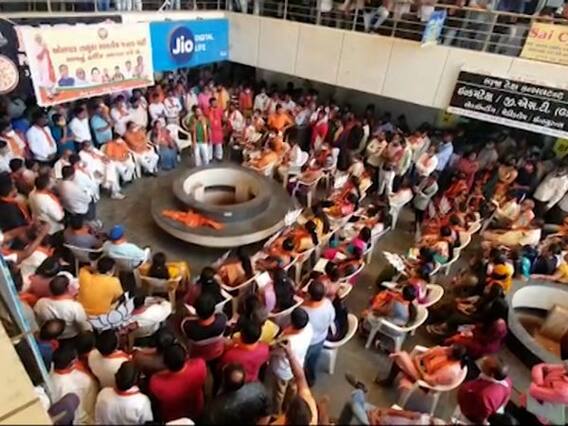 Surat માં સાંસદ અને ધારાસભ્યની હાજરીમાં કોરોનાના નિયમના ધજાગરા