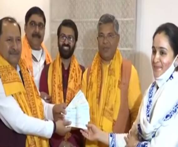 Ram Mandir के लिए 'चंदे' पर बंट गया यादव परिवार! | Mudde Ki Baat 