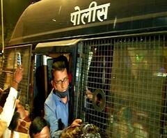 विनाअनुदानित शिक्षक आक्रमक, शिक्षणमंत्री वर्षा गायकवाड यांच्या घराबाहेर आंदोलन