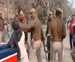 Pratapgarh में तीन दिन पहले गायब बच्चे का नाले में मिला शव, गुस्साए लोगों ने पुलिस को खदेड़ा 