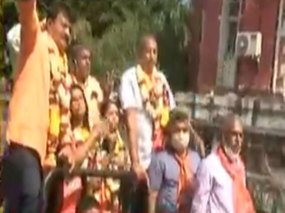Vadodara: ભાજપના ઉમેદવારનું શક્તિપ્રદર્શન, કારેલીબાગ વિસ્તારથી કલેક્ટર કચેરી સુધી યોજી બાઇક રેલી
