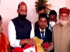 डॉक्टर 'बेटे' की शादी में पहुंचे रक्षामंत्री Rajnath Singh