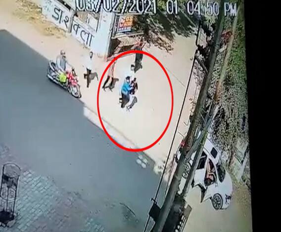 Kanpur में दिनदहाड़े किडनैपिंग का वीडियो आया सामने, छानबीन में लगी पुलिस । ABPGanga 