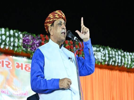 गुजरात CM Vijay Rupani कोरोना पॉजिटिव, चुनावी मंच पर मौजूद BJP के 2 और नेता भी संक्रमित 
