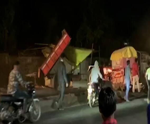 पोलिसांनी पकडलेला ट्रॅक्टर पळवण्याचा प्रयत्न, सोलापूर-सांगोला एसटी स्थानकाजवळ वाळू माफियांचा हैदोस