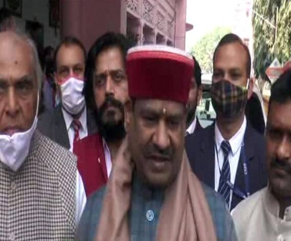 गोरक्षनाथ मंदिर में लोकसभा अध्यक्ष ओम बिड़ला ने टेका मत्था, तेल के बढ़ते दामों पर पूछा सवाल तो...