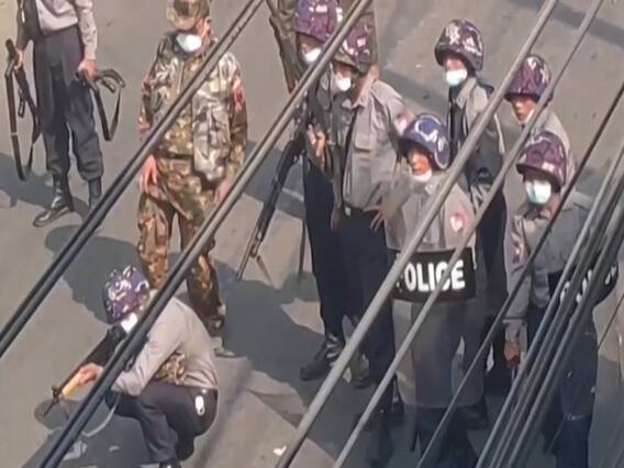 Myanmar Coup: लोकतंत्र समर्थक भीड़ पर सेना ने चलाई गोली, कम से कम 18 लोगों की मौत