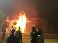 Greater Noida में NTPC दादरी के New Shopping Centre में लगी आग