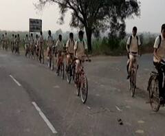 Special Report | या विद्यार्थ्यांचा आदर्श घ्या; विद्यार्थ्यांचा शिस्तबद्ध प्रवास 