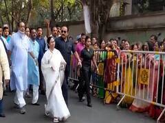 बंगाल में छिड़ी 'बेटी बनाम भूमिपुत्र' की लड़ाई | West Bengal Elections 2021