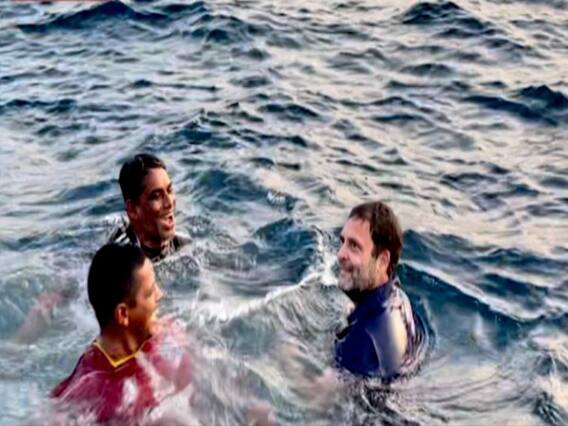 Rahul Gandhi का केरल दौरा : नीले समुद्र में राहुल ने की Swimming, मछुआरों से सीखा मछली पकड़ना 