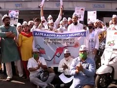 Mumbai: पेट्रोल-डीजल के बढ़ते दामों के विरोध में AAP ने किया प्रदर्शन, मोदी सरकार पर जमकर बोला हमला