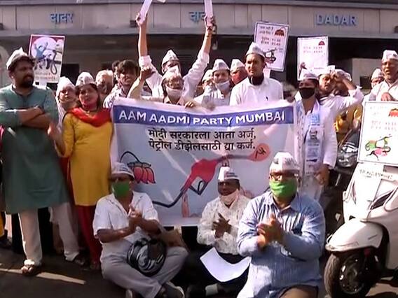 Mumbai: पेट्रोल-डीजल के बढ़ते दामों के विरोध में AAP ने किया प्रदर्शन, मोदी सरकार पर जमकर बोला हमला