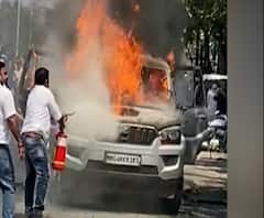 खासदार कपिल पाटील यांच्या ताफ्यातील गाडीला आग, अंगरक्षकाच्या गाडीने घेतला अचानक पेट