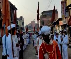 Pandharpur | संचारबंदी असूनही पारंपरिक वारकरी दिंड्यांसह पंढरीत, प्रशासनाकडून न येण्याचं आवाहन