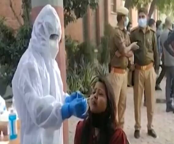 महीनों बाद खुला स्कूल का कमरा तो अंदर के नजारे ने उड़ा दिए होश ! | Varanasi 