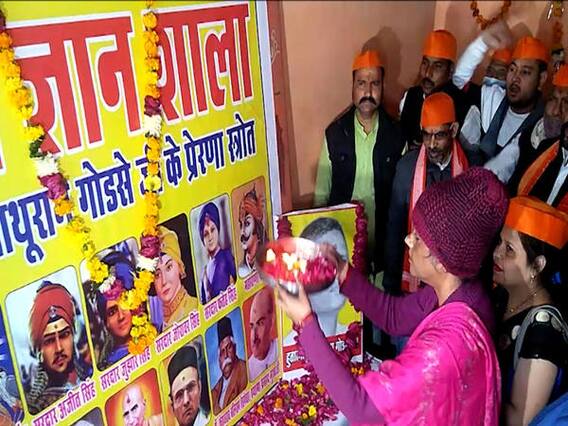 गोडसे पर कांग्रेस में घमासान, बाबूलाल चौरसिया कांग्रेस में हुए शामिल 