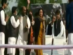 टूलकिट केस में गिरफ्तार Disha Ravi के समर्थन में Priyanka Gandhi । Speed News